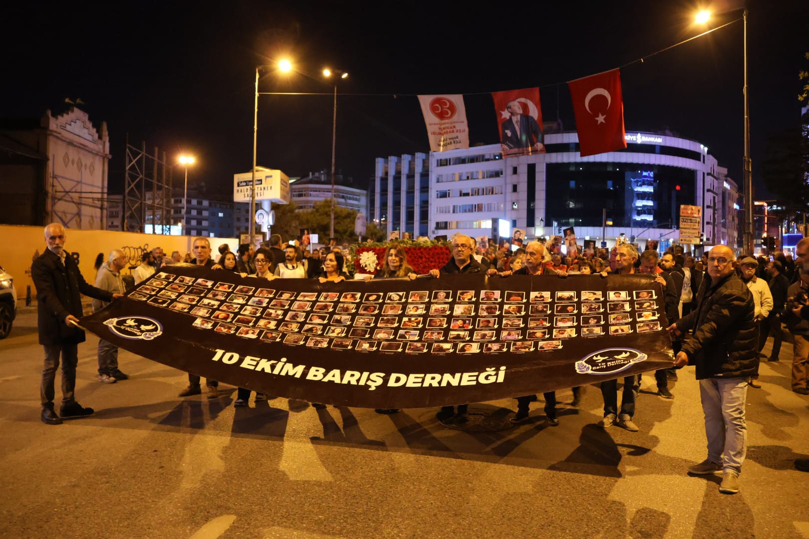 Ankara Gar Katliamı'nda yaşamını yitirenler, Kadıköy'de anıldı